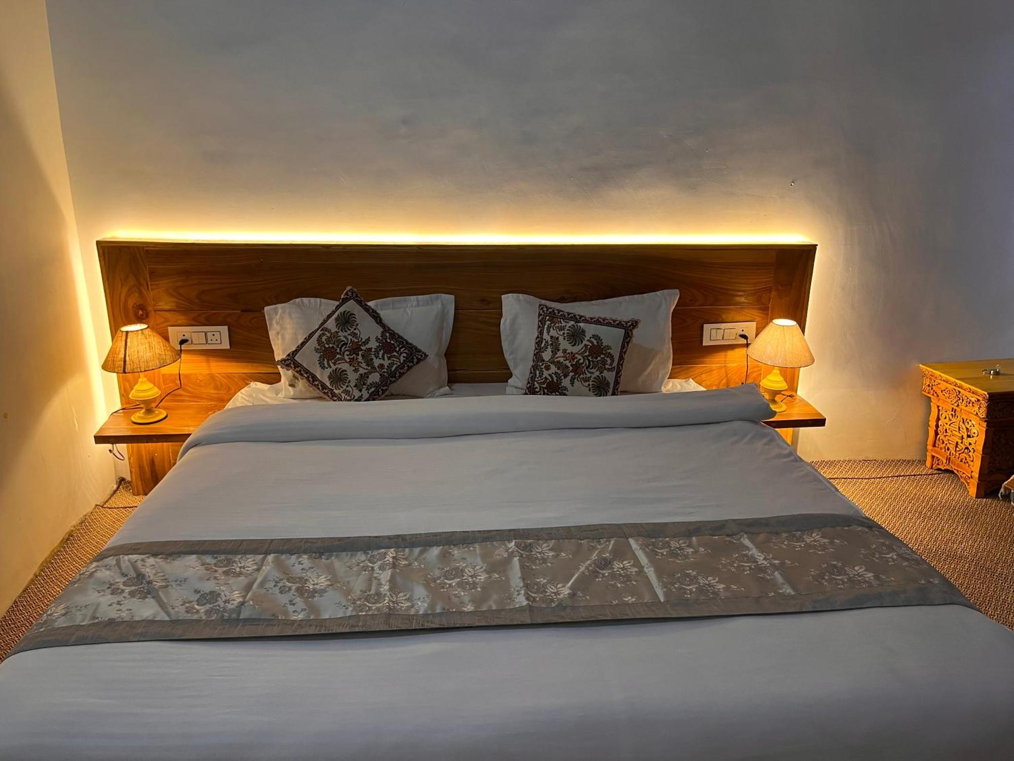 Traveller Nest Hotel Deskit Eksteriør billede